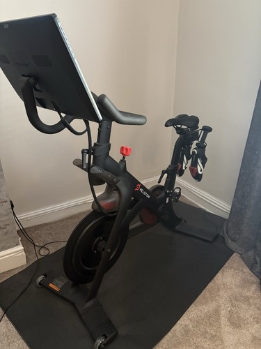 Peloton indoor cycling - peloton, bike